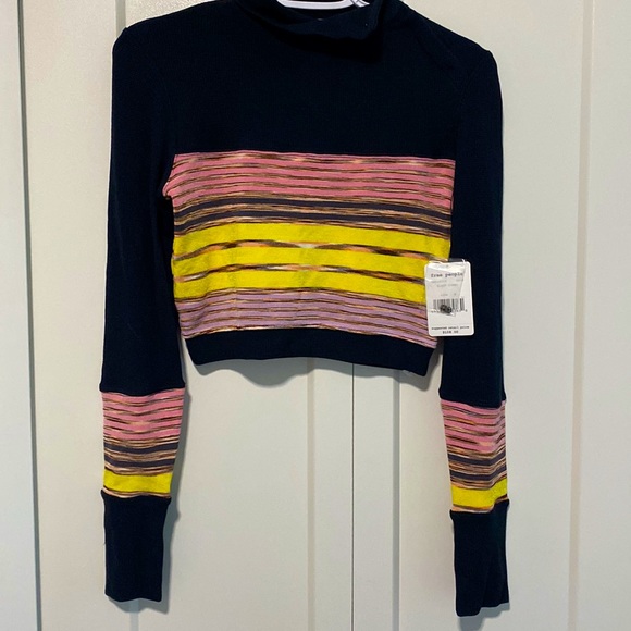 NWT Free Peo­ple
Mountain Mama Layering Crop Pullover |Size Medium - Picture 8 of 14